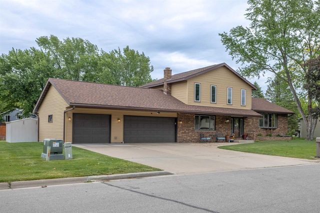 815 Westwood Drive, Onalaska, WI 54650