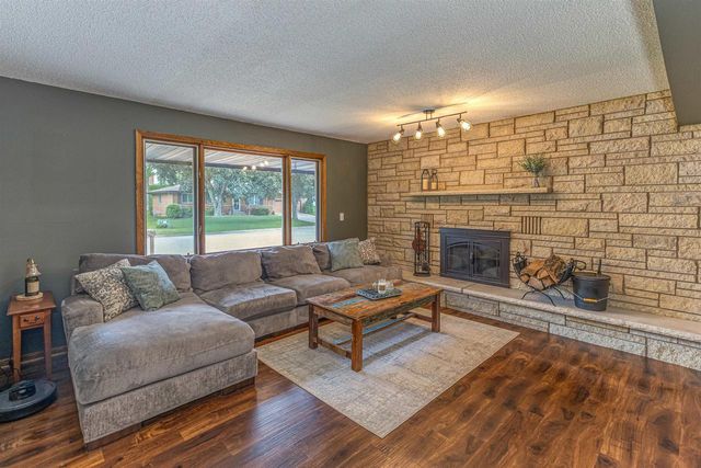 815 Westwood Drive, Onalaska, WI 54650