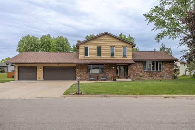 815 Westwood Drive, Onalaska, WI 54650