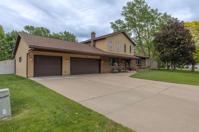 815 Westwood Drive, Onalaska, WI 54650