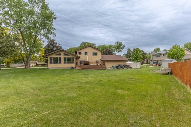 815 Westwood Drive, Onalaska, WI 54650