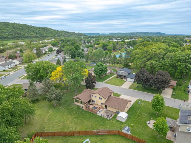 815 Westwood Drive, Onalaska, WI 54650