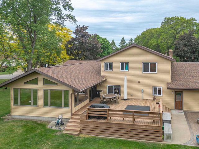 815 Westwood Drive, Onalaska, WI 54650