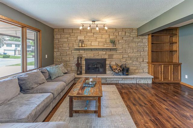 815 Westwood Drive, Onalaska, WI 54650