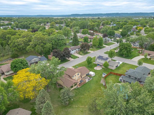 815 Westwood Drive, Onalaska, WI 54650