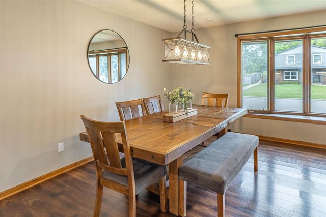 815 Westwood Drive, Onalaska, WI 54650