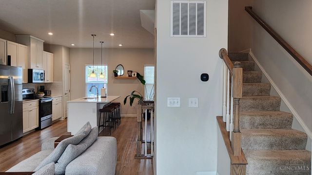 13 Wentworth Lane, Deer Park, OH 45236