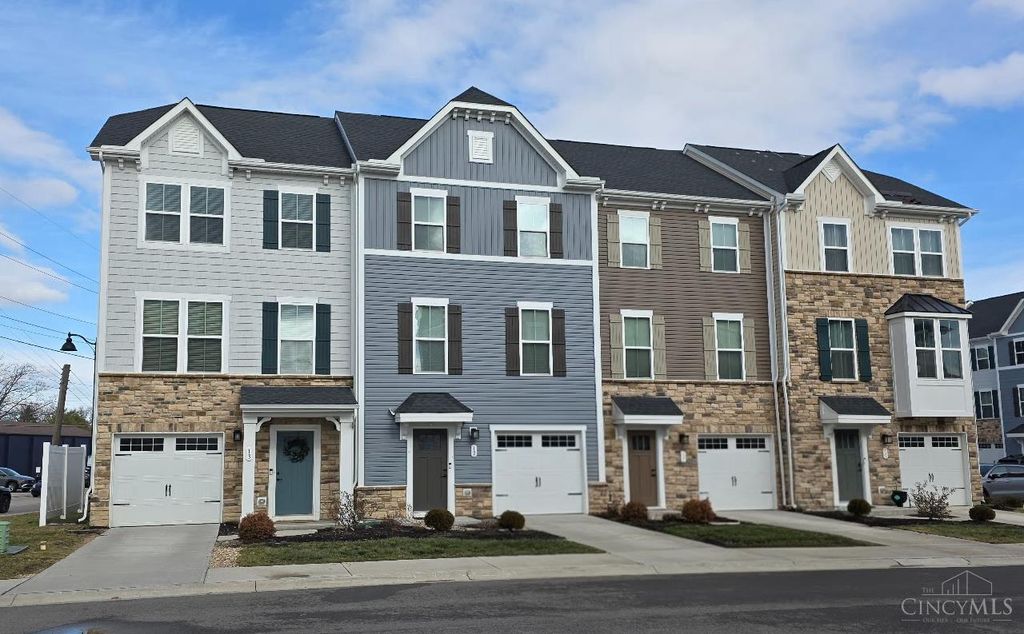 13 Wentworth Lane, Deer Park, OH 45236