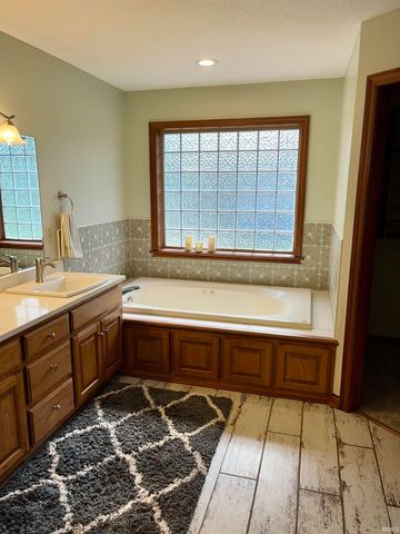 3563 Franklin Dr Drive, Auburn, IN 46706
