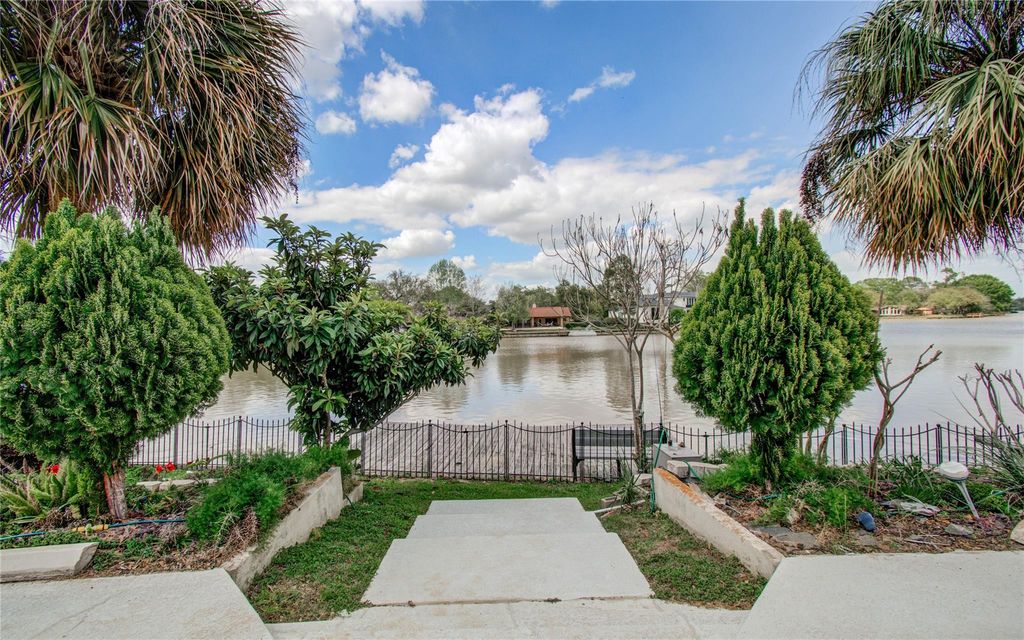 714 Sandpiper Drive, Sugar Land, TX 77478