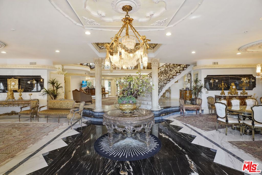 Image 2 of property listing at 2258 Gloaming Way, Beverly Hills, CA 90210