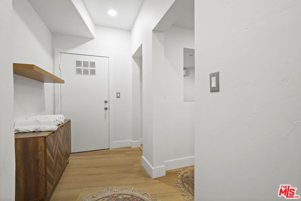 Image 23 of property listing at 2258 Gloaming Way, Beverly Hills, CA 90210