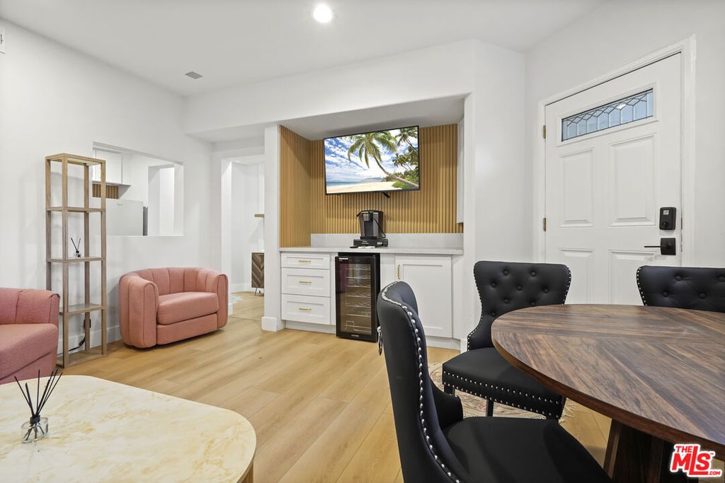 Image 24 of property listing at 2258 Gloaming Way, Beverly Hills, CA 90210