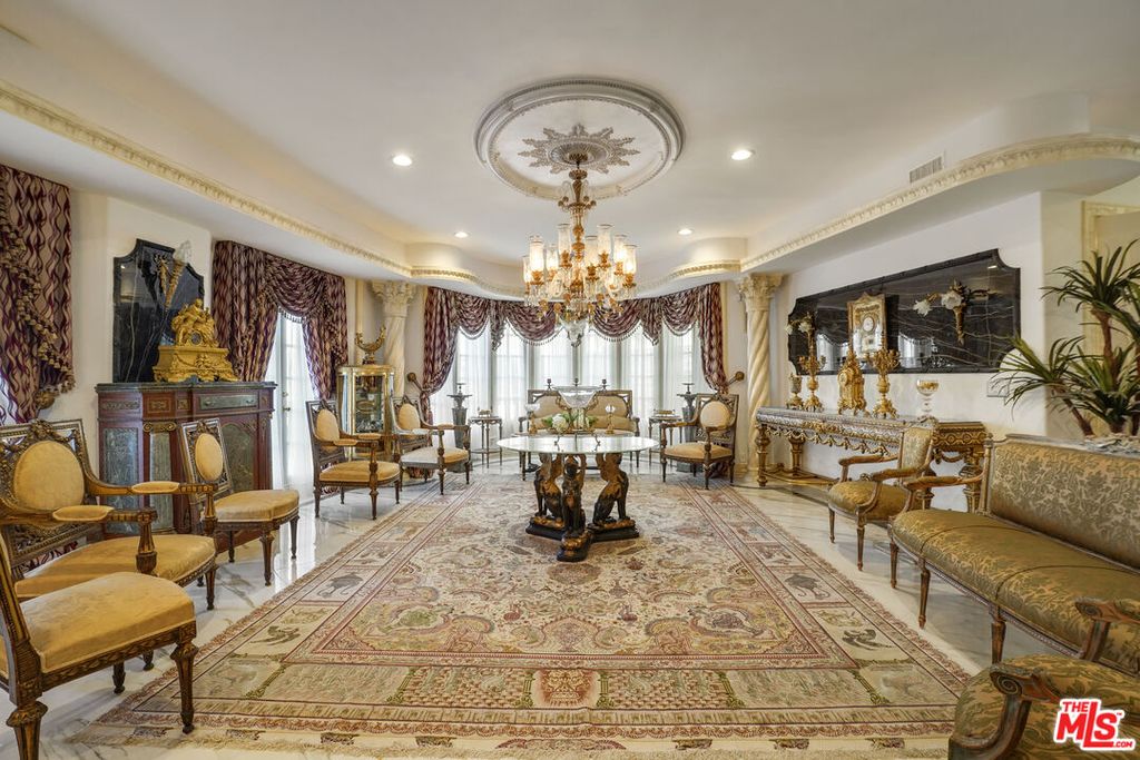 Image 5 of property listing at 2258 Gloaming Way, Beverly Hills, CA 90210