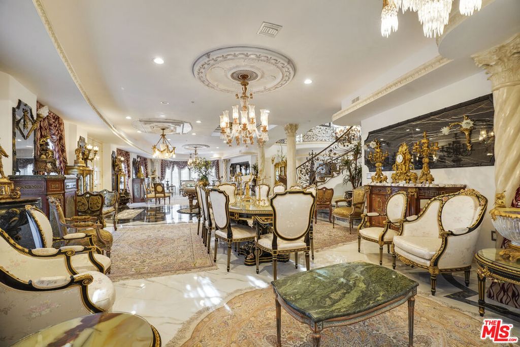 Image 7 of property listing at 2258 Gloaming Way, Beverly Hills, CA 90210