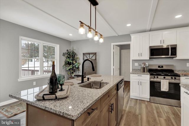 1049 CHRISTINA DR, Leesport, PA 19533