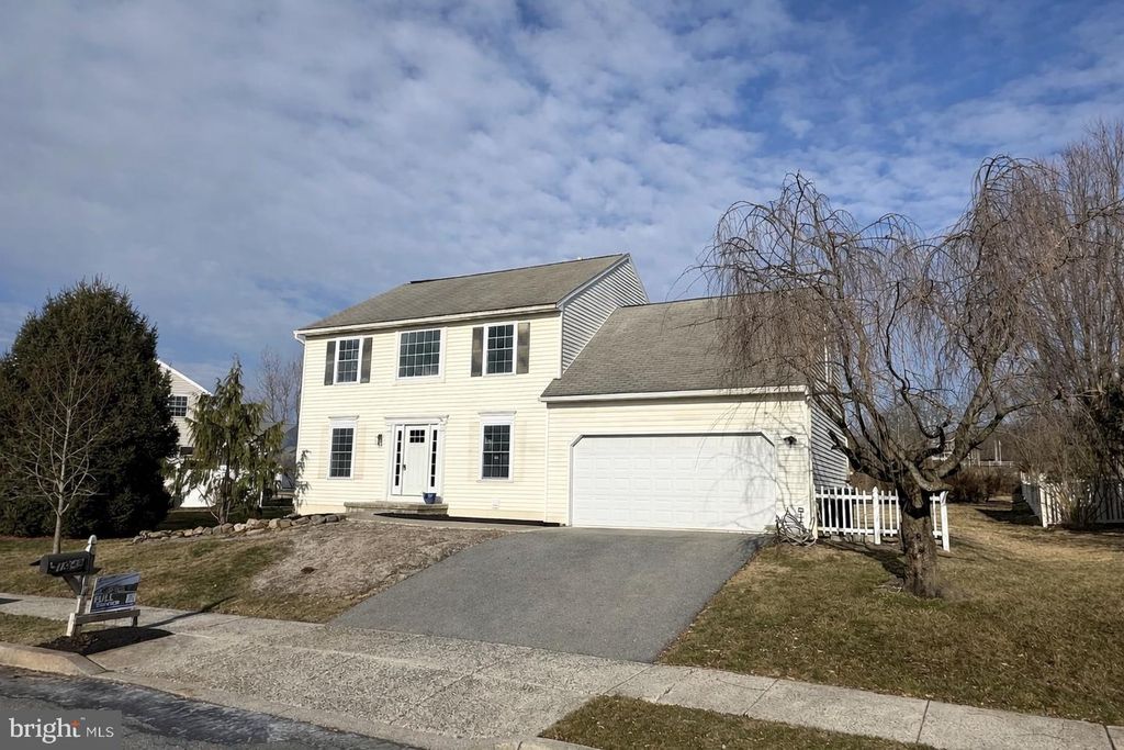 1049 CHRISTINA DR, Leesport, PA 19533