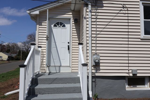 283 Hillcrest Ave, West Springfield, MA 01089