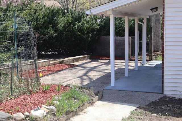 283 Hillcrest Ave, West Springfield, MA 01089