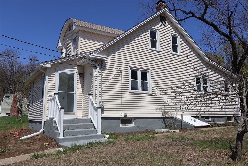 283 Hillcrest Ave, West Springfield, MA 01089