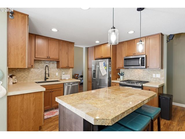 17376 AUBIN St, Sandy, OR 97055