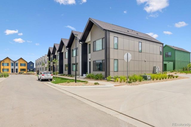 933 Edge Circle, Longmont, CO 80501