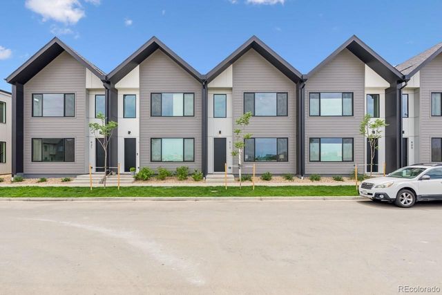 933 Edge Circle, Longmont, CO 80501