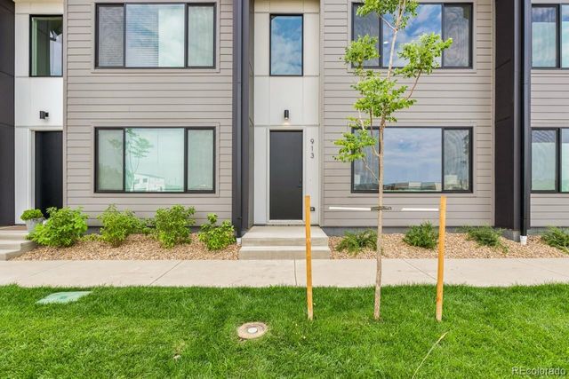 933 Edge Circle, Longmont, CO 80501