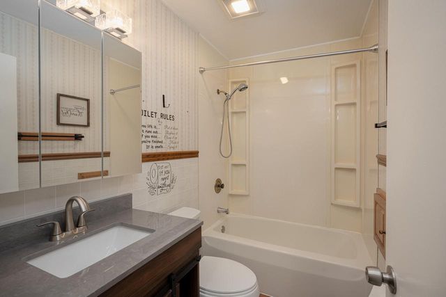 4640 W Brentwood COURT, Milwaukee, WI 53223