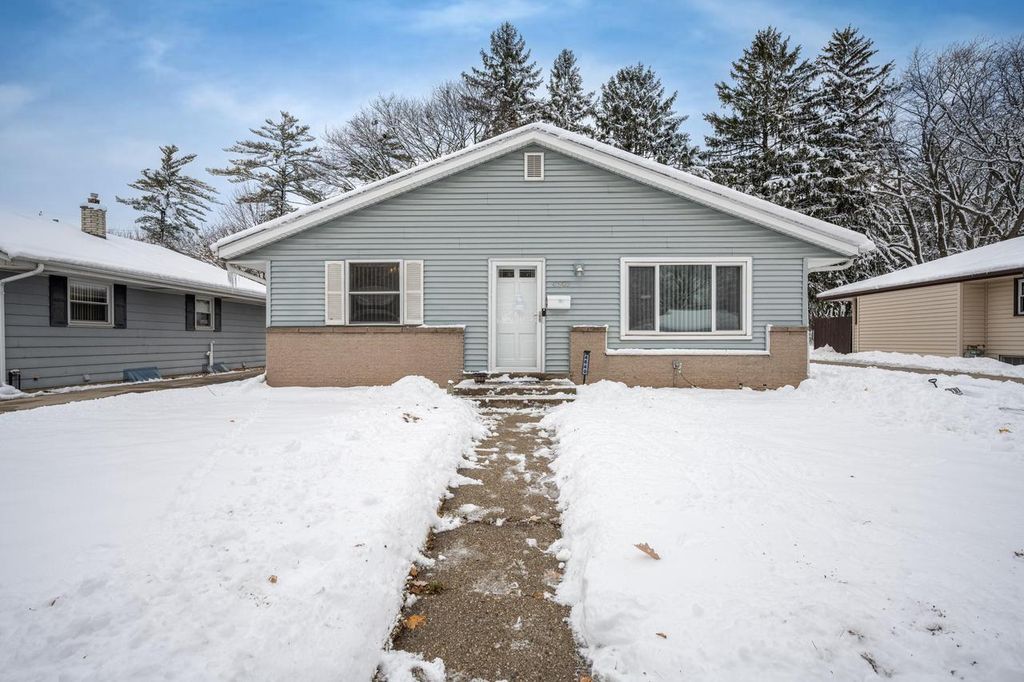 4640 W Brentwood COURT, Milwaukee, WI 53223