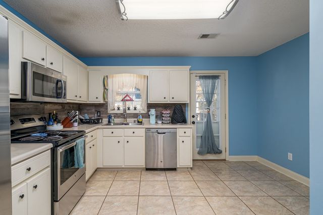 18 SE Hedgerow Court, Cartersville, GA 30120