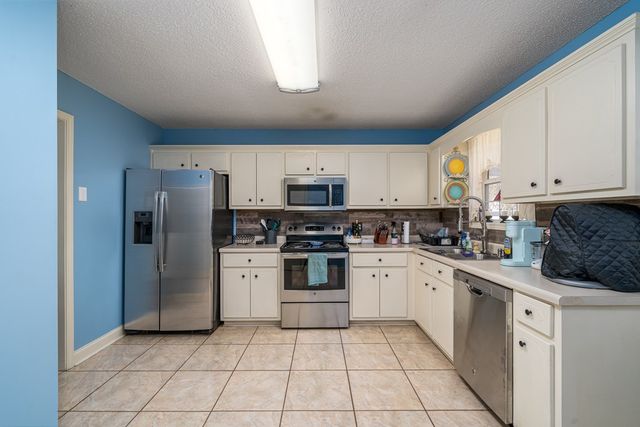 18 SE Hedgerow Court, Cartersville, GA 30120