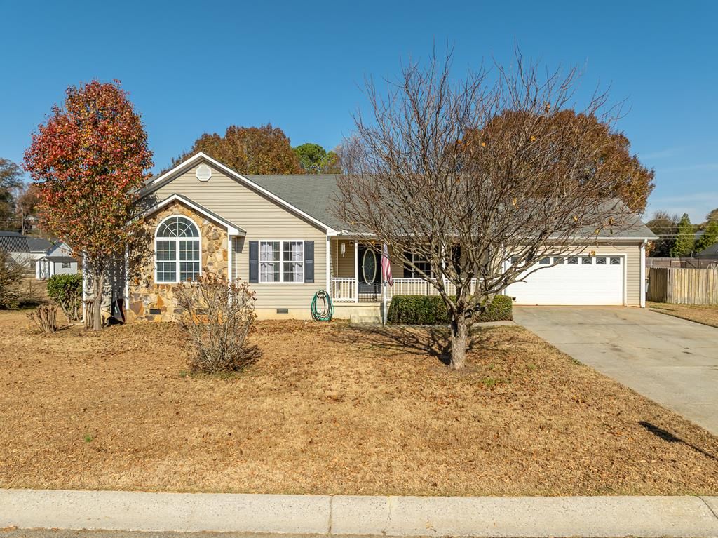 18 SE Hedgerow Court, Cartersville, GA 30120