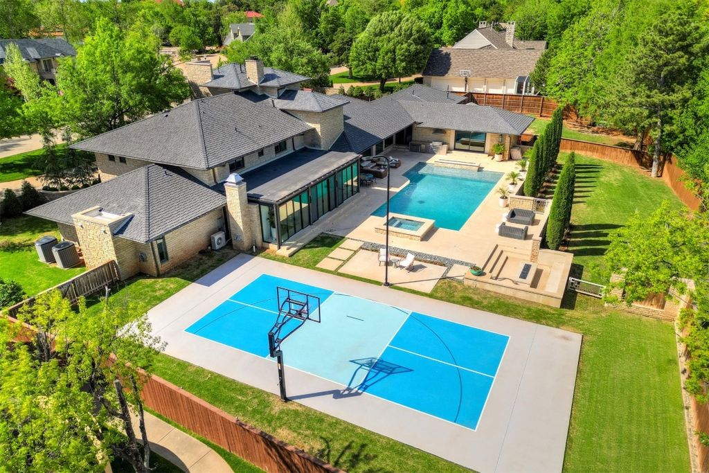 7304 Lancet Lane, Nichols Hills, OK 73120