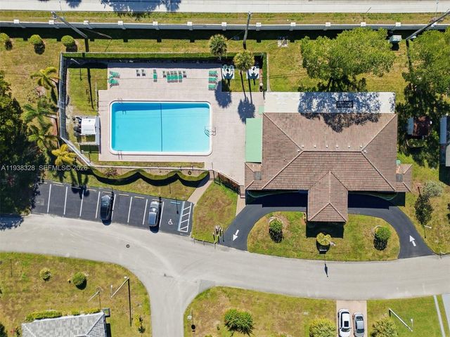 5723 NW 87th Ave, Tamarac, FL 33321