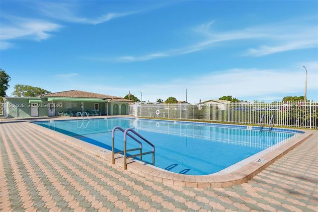 5723 NW 87th Ave, Tamarac, FL 33321