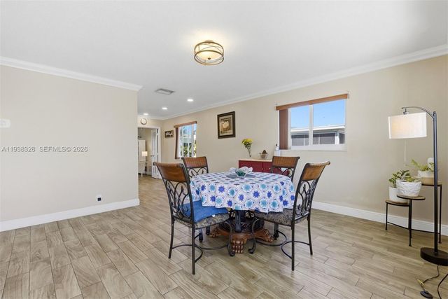 5723 NW 87th Ave, Tamarac, FL 33321