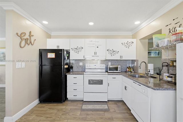 5723 NW 87th Ave, Tamarac, FL 33321