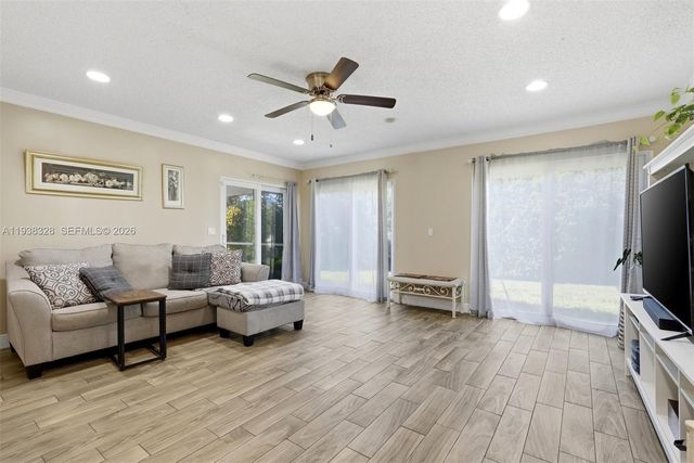 5723 NW 87th Ave, Tamarac, FL 33321