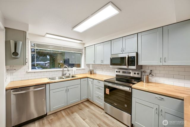 1420 E Walnut Street, Kent, WA 98030
