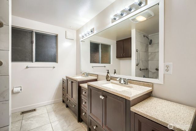 1420 E Walnut Street, Kent, WA 98030