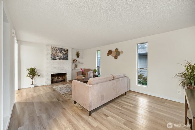 1420 E Walnut Street, Kent, WA 98030