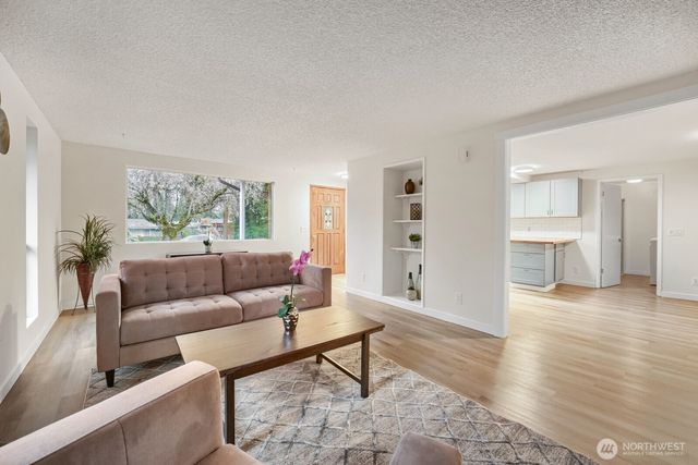 1420 E Walnut Street, Kent, WA 98030