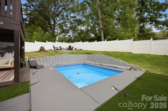 314 Oak Knoll, Hildebran, NC 28637