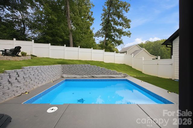 314 Oak Knoll, Hildebran, NC 28637
