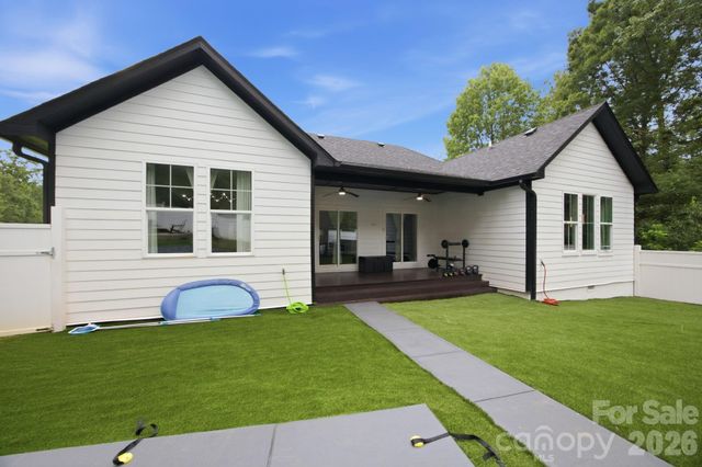 314 Oak Knoll, Hildebran, NC 28637