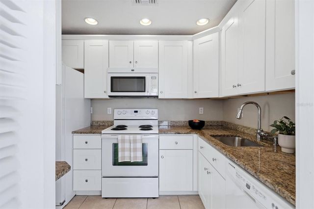 6039 CORAL WAY, Bradenton, FL 34207