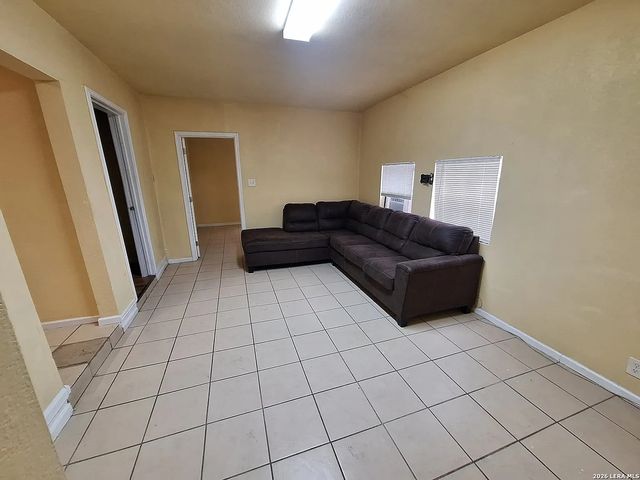 1040 GULF, San Antonio, TX 78202