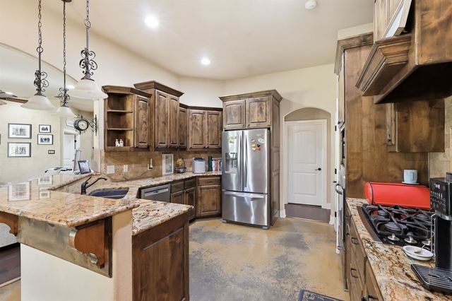 907 Woodridge Cir, Longview, TX 75601