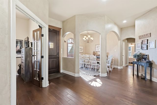 907 Woodridge Cir, Longview, TX 75601